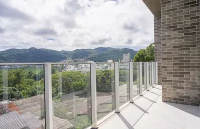 Apartamento com 3 suítes no joão paulo em florianópolis.
