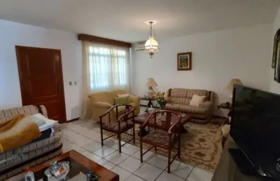 Casa com 5 dorms e 4 suítes no centro de florianópolis