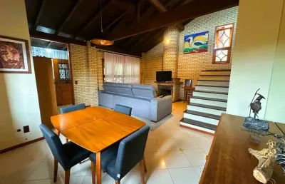 Casa com 275m² com 4 quartos sendo 1 suíte no campeche