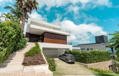 Casa de 604m² com 4 quartos sendo 3 suítes em cacupé