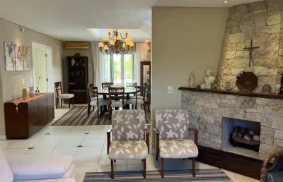 Casa residencial de alto padrão com 5 quartos em jurerê internacional, florianópolis.