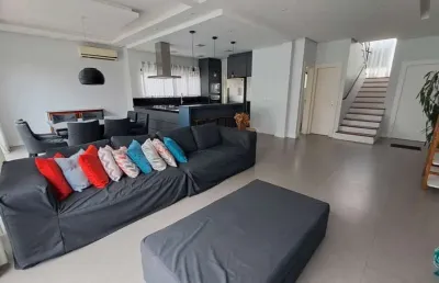 Casa com 3 quartos, sendo 1 suíte master na lagoa da conceição