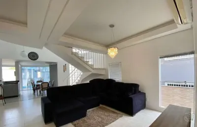Casa de 292m² com 03 quartos sendo 1 suíte na pedra branca.,