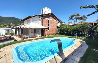 Casa de 205m² com 4 suítes na cachoeira do bom jesus