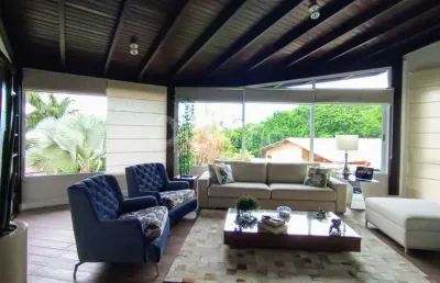 Casa com 5 quartos sendo 1 suíte no bairro tijuquinhas em biguaçu