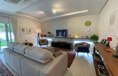 Casa de 408,59m² com 4 quartos sendo 2 suítes na lagoa da conceição
