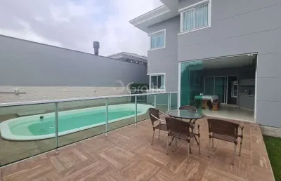 Casa mobiliada com 4 quartos sendo 3 suítes no bairro pedra branca