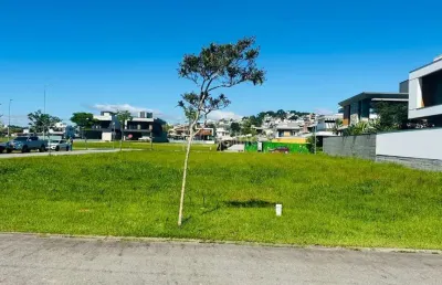 Terreno com 358,37 m² em condomínio fechado na pedra branca
