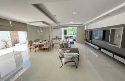 Casa de 285m² com 4 quartos sendo 3 suítes no monte verde