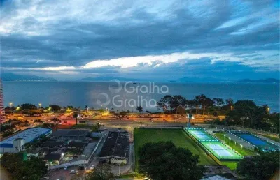 Cobertura exclusiva com vista 360° na beira-mar - 14º andar