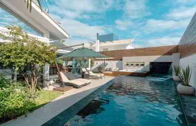 Casa de 475m² com 5 quartos sendo 4 suítes em jurerê