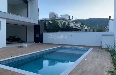 Casa de 275m² com 4 quartos sendo 3 suítes na pedra branca
