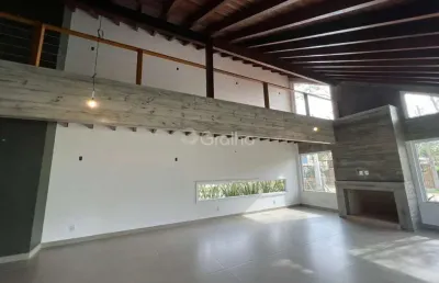 Casa alto padrão de 252m² com  3 suítes em garopaba