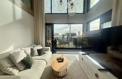 Duplex com 3 suítes, 131m² privativos e vista para o mar em jurerê, florianópolis