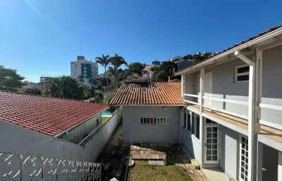 Casa de 482m² com 6 quartos sendo 3 suítes no pantanal