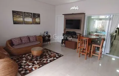 Casa de 196m² com 3 quartos sendo 1 suíte no carianos