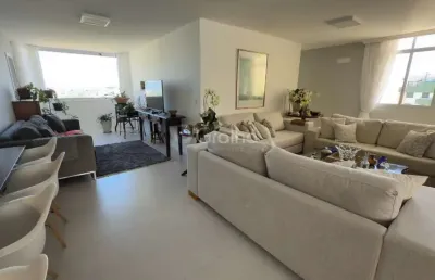 Apartamento de 202m² com 4 quartos sendo 3 suítes no centro