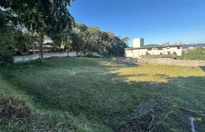 Terreno com 1.017 m2 em condomínio fechado no bairro canto da lagoa