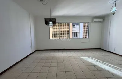 Apartamento de 3 quartos sendo 1 suíte, com ótima localização no centro de florianópolis