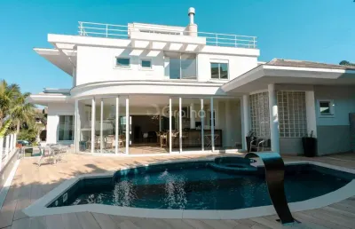 Casa de 499m² com 4 quartos sendo 3 suítes em cacupé