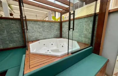 Casa em condomínio fechado com 3 quartos no morro das pedras