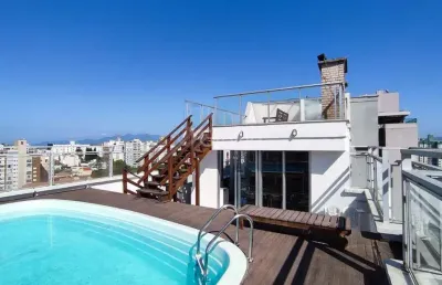 Cobertura de 296m² com 3 quartos sendo 1 suíte no centro