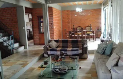Casa residencial de 226,71m² com 3 quartos sendo 1 suíte na trindade