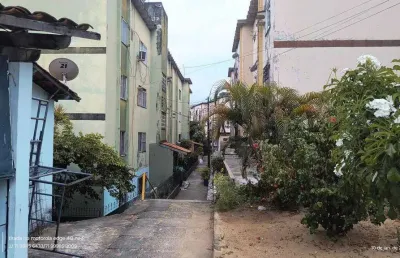 Apartamento no cabula  portaria 24 horas 2 vagas de garagem , 2° andar, escada.