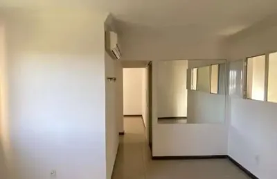 Apartamento lindo, reformado, 2/4, 1° andar, escada, no trobogy no condomínio asa