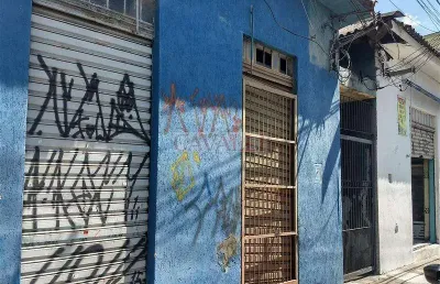 Imóvel para renda com 10 casas e 02 salões comerciais