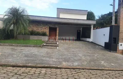 Maravilhosa casa em condomínio fechado no litoral norte