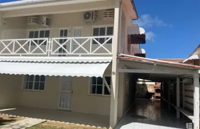 Casa duplex para vender em condomínio fechado,  à beira mar,  lazer completo