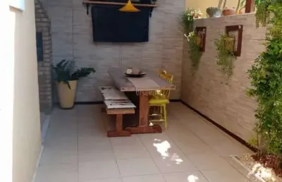 Vendo casa dúplex com 150m2, espaço gourmet com churrasqueira, varanda, jardim, 3/4, suíte,  em condomínio com total infraestrutura