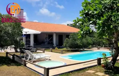Alugo casa em jacuípe pará aluguel anual com 260m2, mobiliada e decorada com clube com piscina e espaço gourmet particular, 3/4, varandas em condomínio fechado  em jacuípe  - camaçari