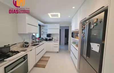 Vendo em exclusividade apartamento  no resort  le  parc  de 243m2 com 4 suites  reformadas , varanda gourmet,  4 vagas de garagens,  depósito alto padrão