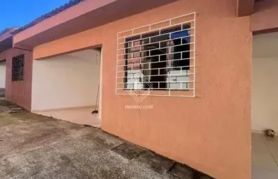 Casa situada em um residencial na região do bairro vila nery