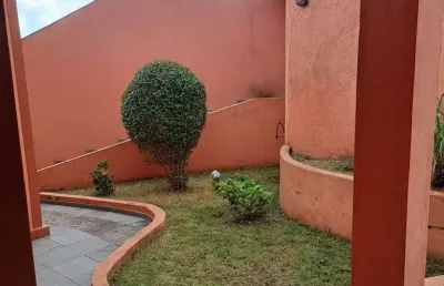 Cassa térrea de 260m² em parque monte alegre - taboão da serra: 3 dormitórios, 1 suíte, 4 banheiros por r$1.650.000 para venda.