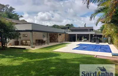 Casa térrea na granja viana: 4 suítes, 351m² a.u. e 1500m² a.t. - venda ou locação