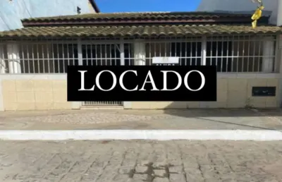 Casa na praça de arembepe , varandão nos fundos para o mar, 3 dormitórios para alugar,  por r$ 2.300/mês - arembepe - camaçari/ba