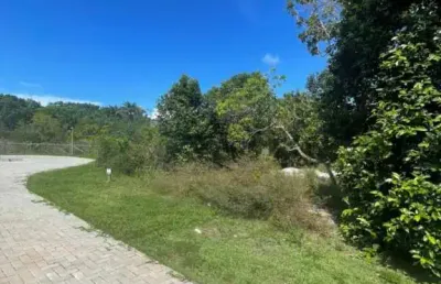 Oportunidade no condomínio praia bella. terreno 700 m² por r$ 850.000 - praia do forte - mata de são joão/ba