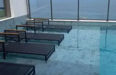 Studio com 1 dormitório à venda, mobiliado e decorado,  80 metros da praia,  por r$ 540.000 - barra premium  - salvador/ba