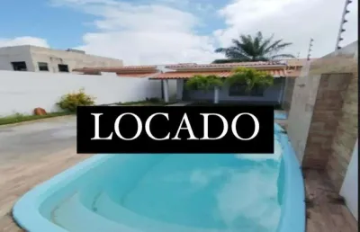 Casa 3/4 sendo 1 suíte. piscina. condomínio canto de arembepe. próximo ao rio e ao mar