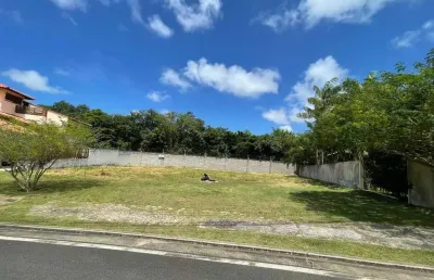 Lote totalmente nascente, plano, com uma localização privilegiada próximo a portaria e ao clube. alphaville litoral norte 2.