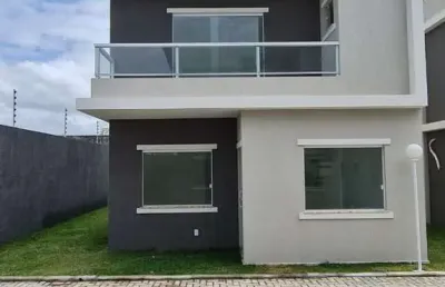 Casa novissíma composta  de 4/4, sendo 3 suítes. localizada no miragem em lauro de freitas.