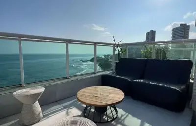 Conheça este belíssimo apartamento no costa españa, localizado na avenida oceânica, em ondina.