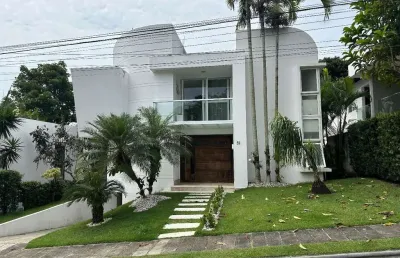 Esta magnífica residência foi projetada para oferecer conforto e sofisticação em cada detalhe.