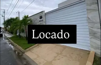 Casa térrea disponível para locação anual/mês r$ 3.500 , diária r$ 800,00 localizada no condomínio arembepe aquaville.