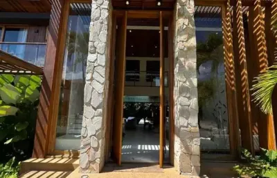 Luxuosa casa à venda em praia do forte – condomínio praia bella