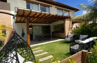 Duplex com 3 suítes e garden privativo no exclusivo condomínio beira mar privilege, em imbassaí.