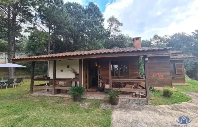 Casa estilo americano à venda na granja viana | 3 dorms, suíte e terreno de 1.600m² na av. são camilo | r$ 875.000,00